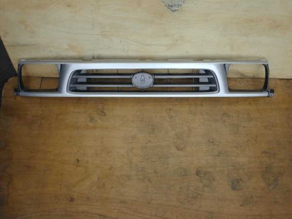 FRONT GRILLE FOR TOYOTA HILUX RN147 1997-2001